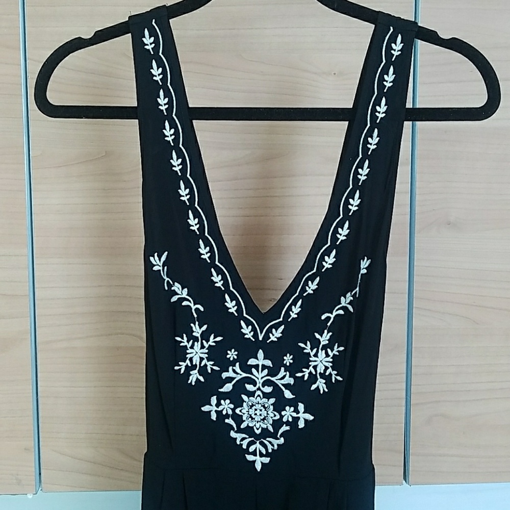 *LAST CHANCE* F21 black romper with white embroidered flowers